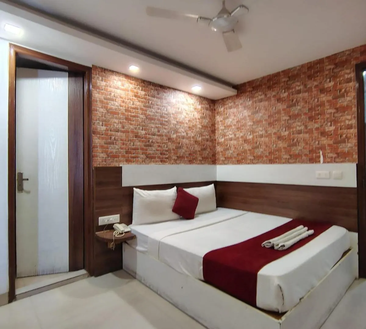 ***  Hotel The White Sand Suites New Delhi India