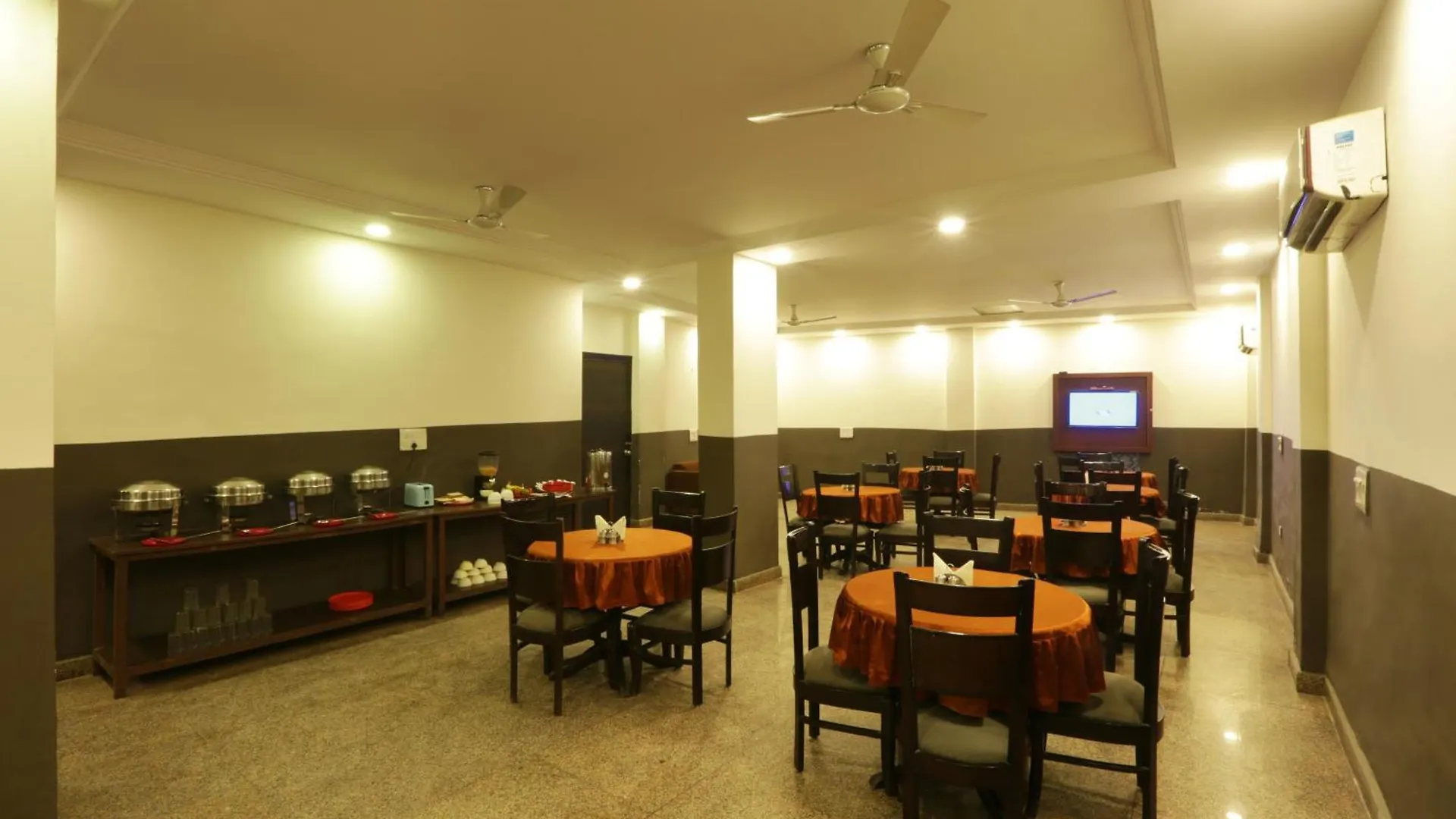 ***  Hotel The White Sand Suites New Delhi India