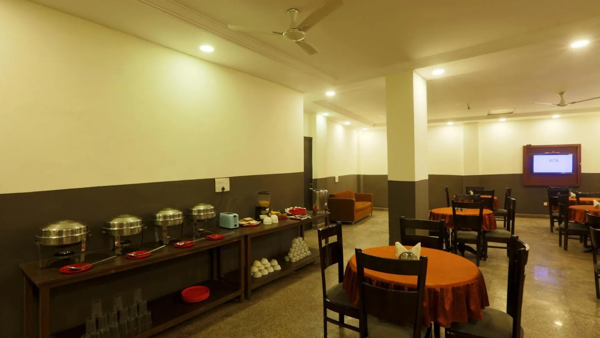 Hotel The White Sand Suites New Delhi