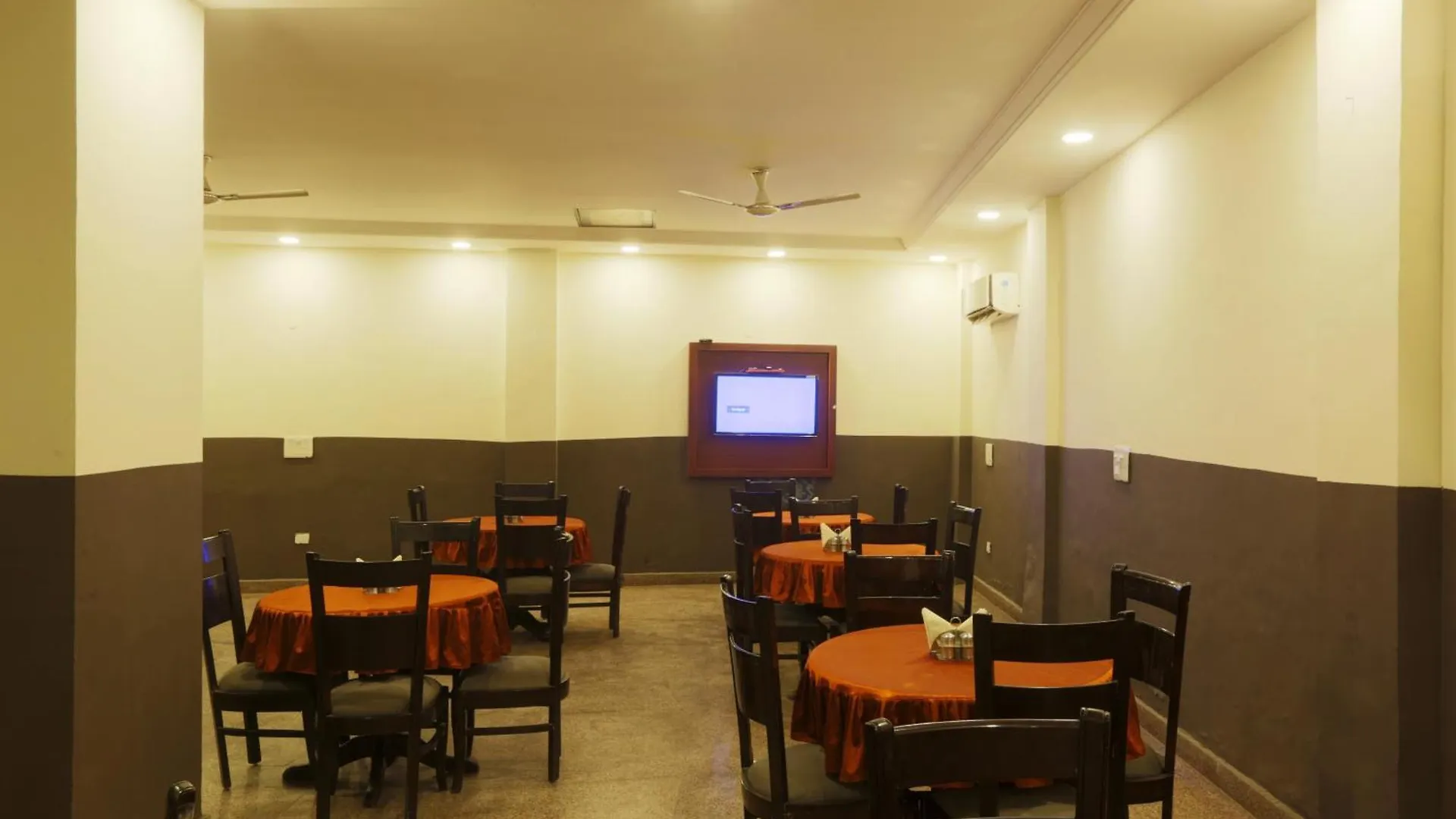 Hotel The White Sand Suites New Delhi