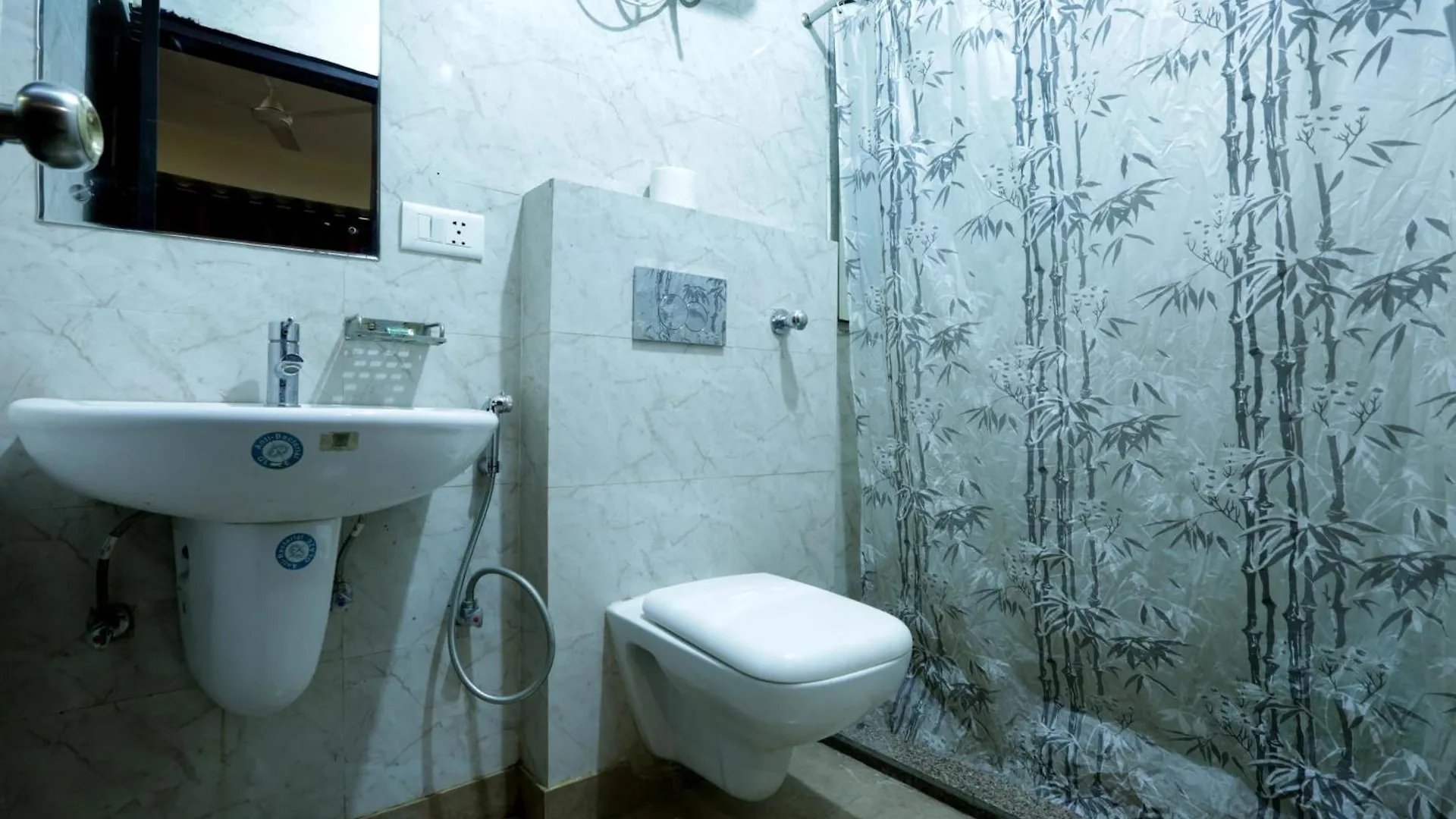 Hotel The White Sand Suites New Delhi